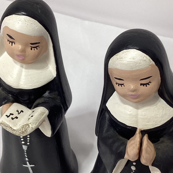 Vintage Nun Figurine Set of Two Made In Japan - Picture 6 of 8